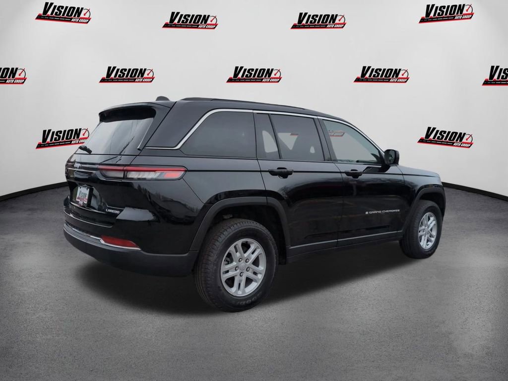 Used 2025 Jeep Grand Cherokee Laredo w/ Luxury Tech Group I image 5