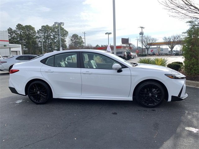 Used 2025 Toyota Camry SE image 9