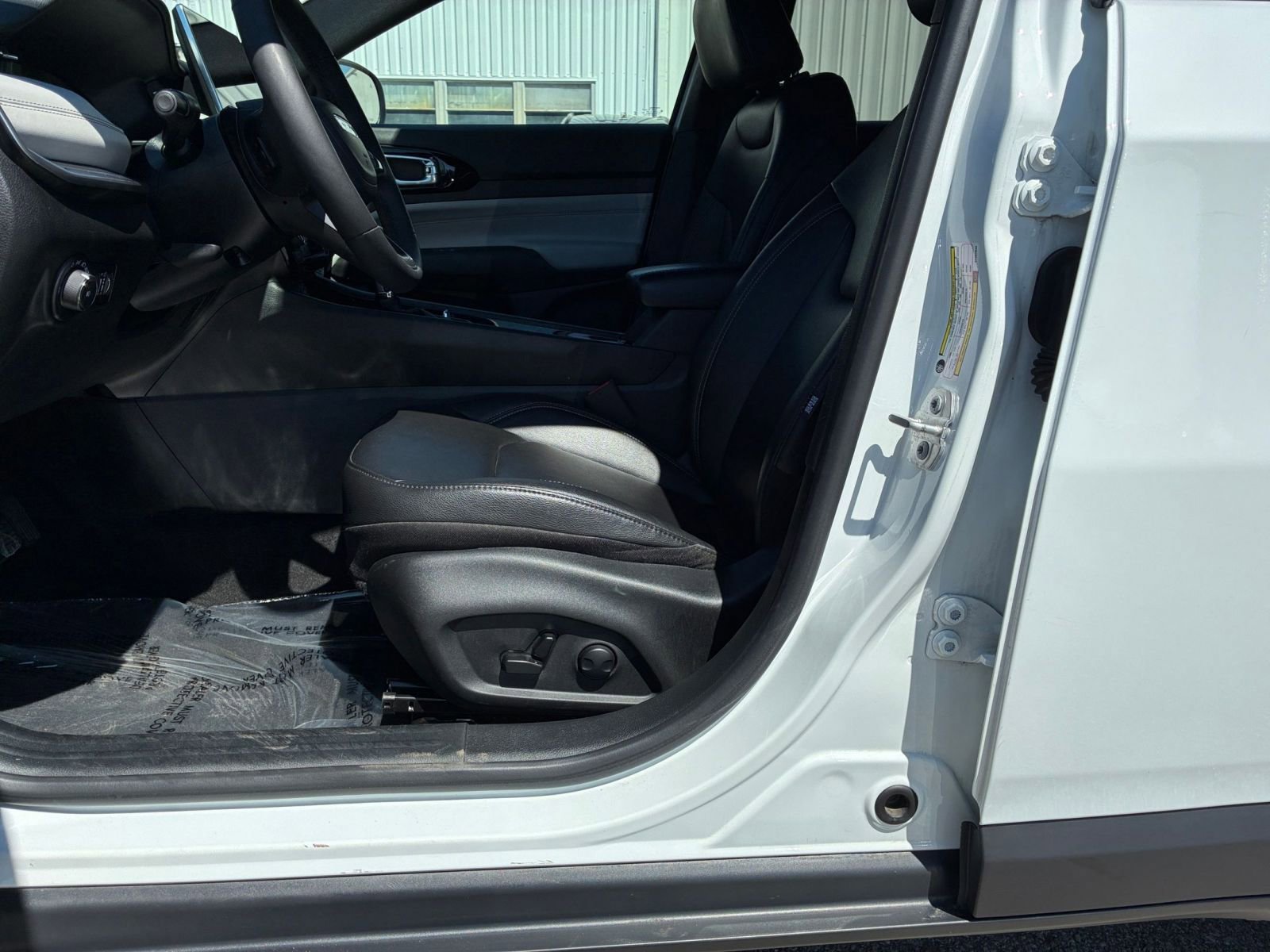 Used 2025 Jeep Compass Limited image 28