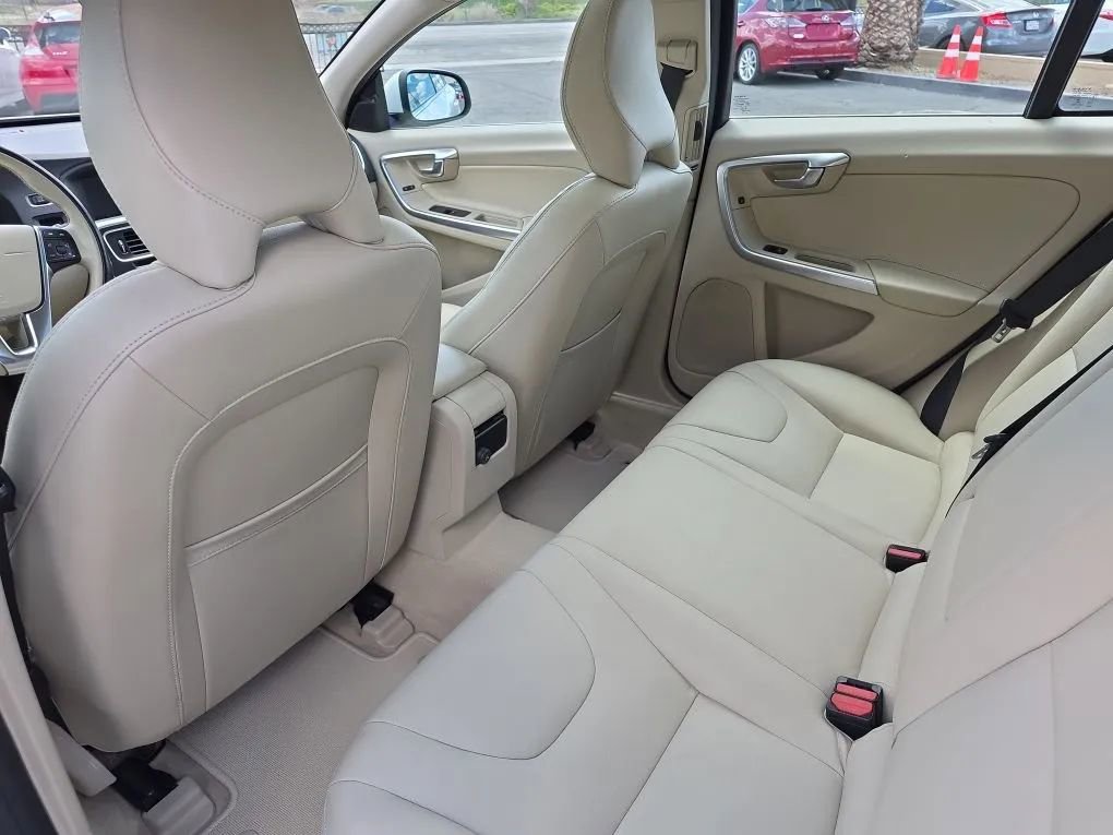 Used 2015 Volvo V60 T5 Premier w/ Convenience Package image 22