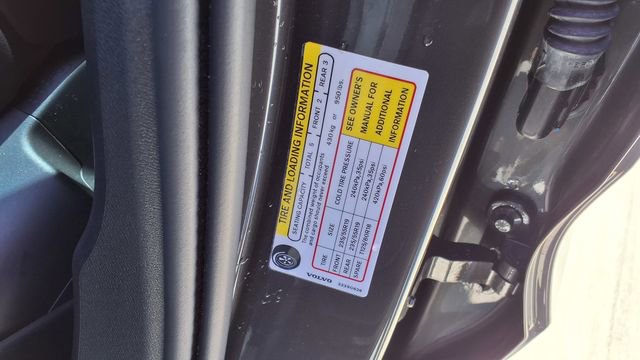 Used 2025 Volvo XC60 B5 Core image 30