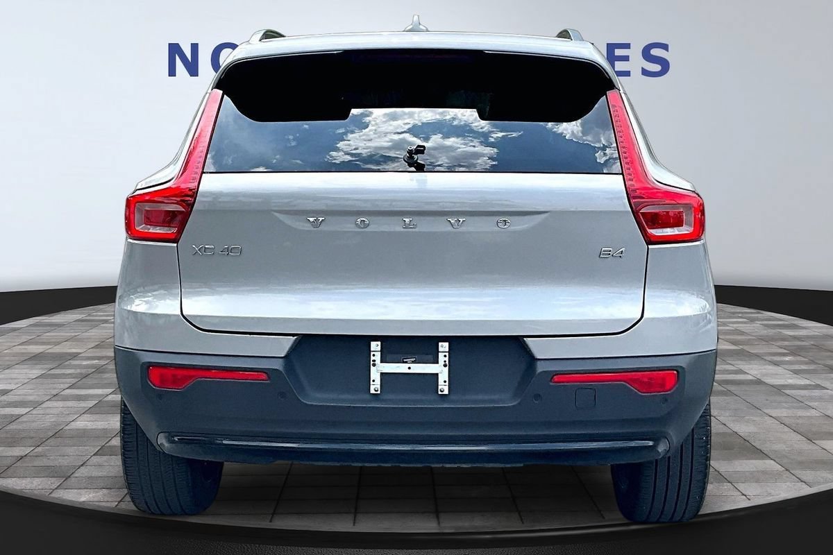 Used 2023 Volvo XC40 B4 Ultimate w/ Protection Package Premier FWD image 5