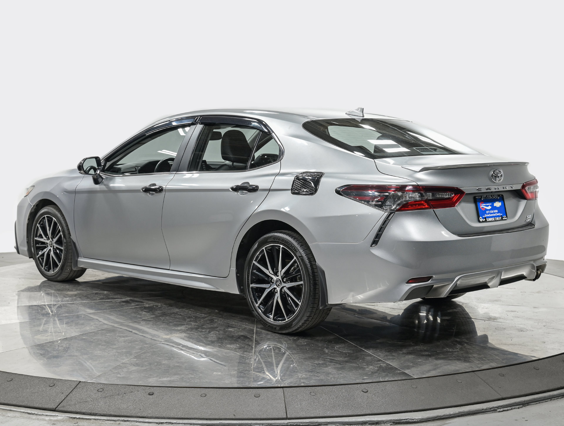 Used 2023 Toyota Camry SE w/ Convenience Package AWD/4WD image 4