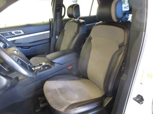 Used 2017 Ford Explorer XLT w/ Equipment Group 202A image 11