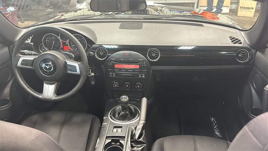 Used 2006 MAZDA MX-5 Miata Touring image 23