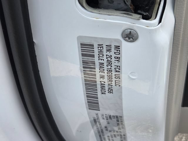 Used 2024 Chrysler Pacifica Touring-L FWD image 30