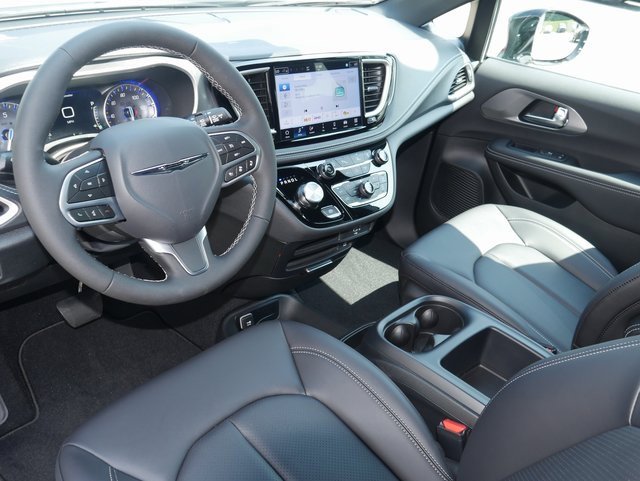 New 2026 Chrysler Pacifica Select image 18