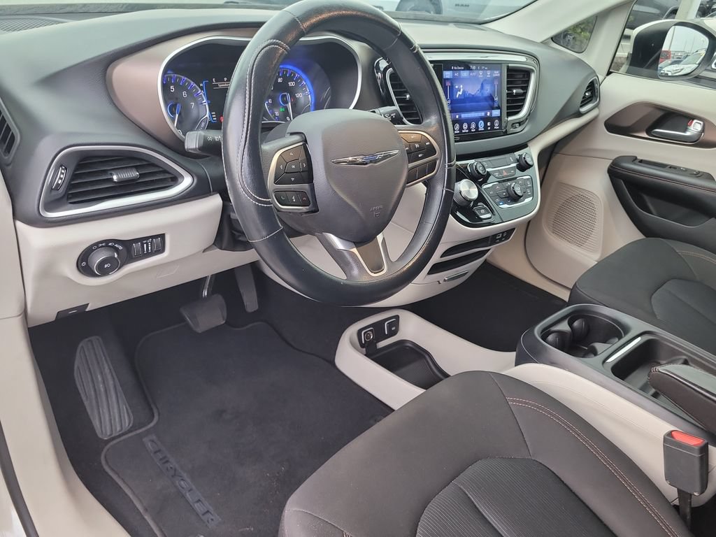 Certified 2017 Chrysler Pacifica Touring Plus w/ Security Group FWD image 19