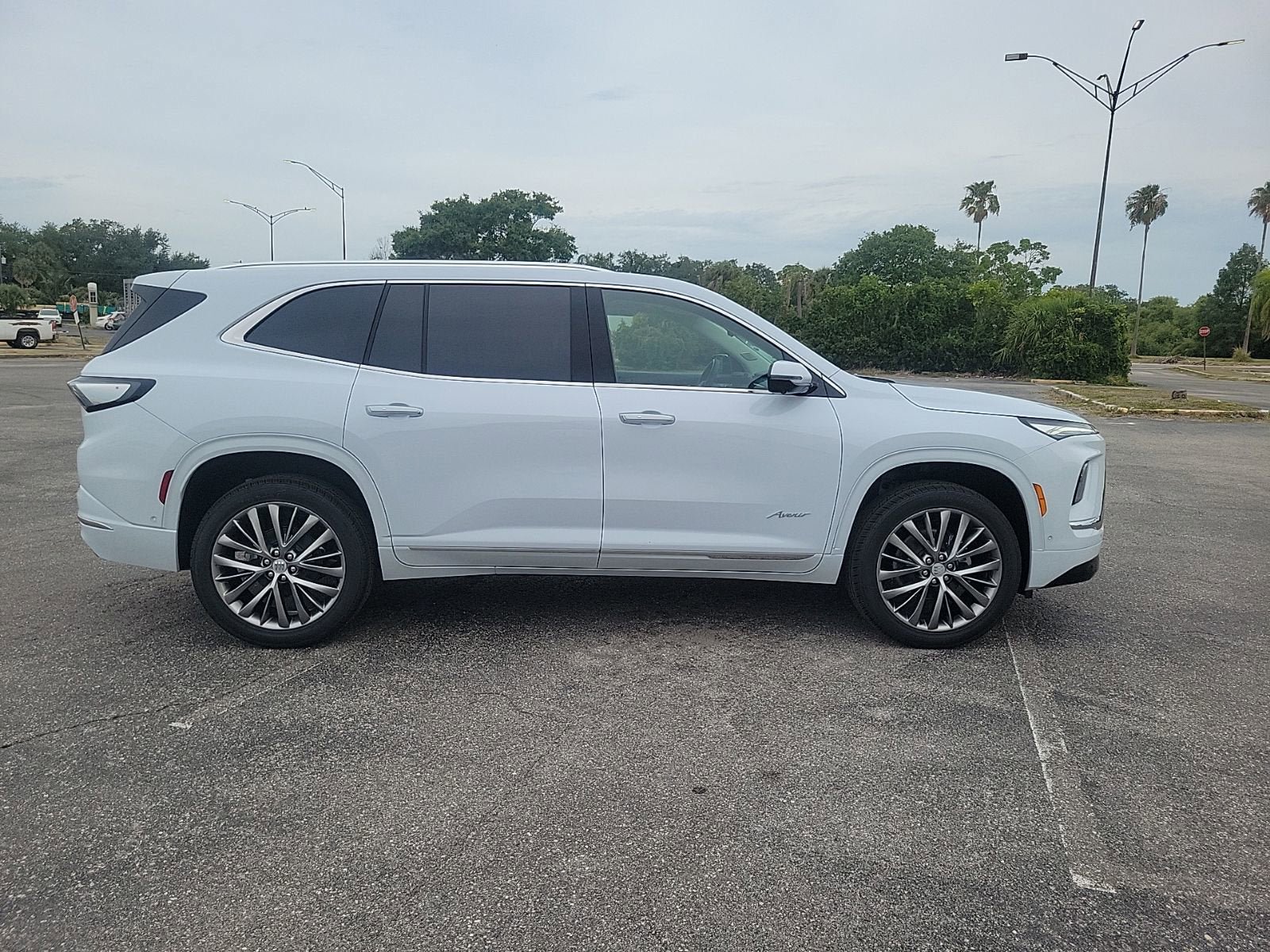 New 2026 Buick Enclave Avenir w/ Super Cruise Package FWD image 4