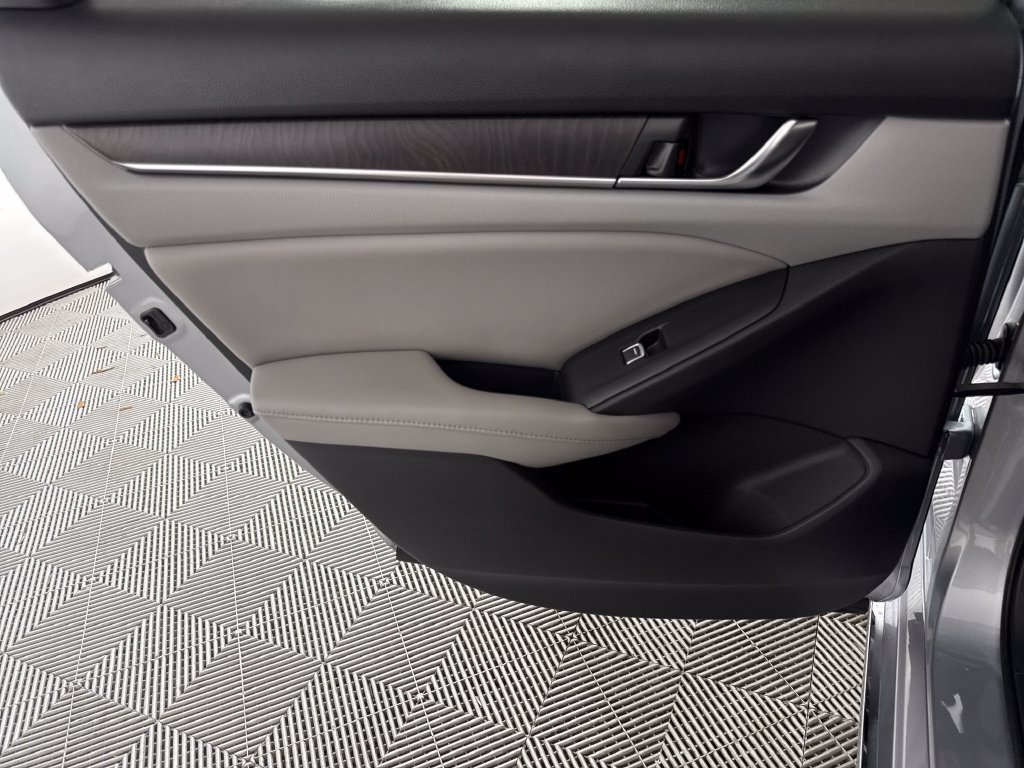 Used 2018 Honda Accord EX-L image 11