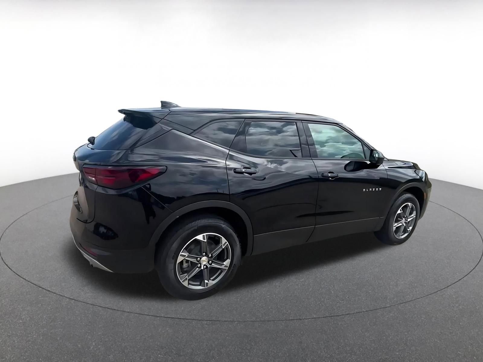 Used 2025 Chevrolet Blazer LT FWD image 16