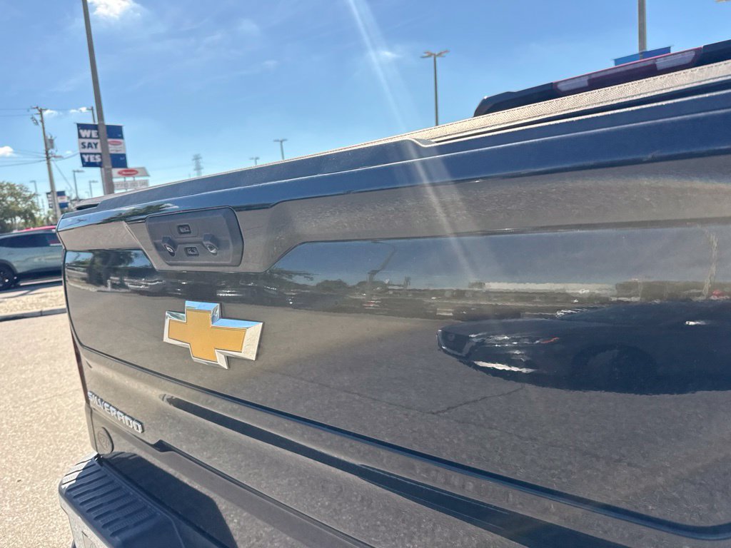 Used 2022 Chevrolet Silverado 1500 LT w/ All Star Edition Plus RWD image 7