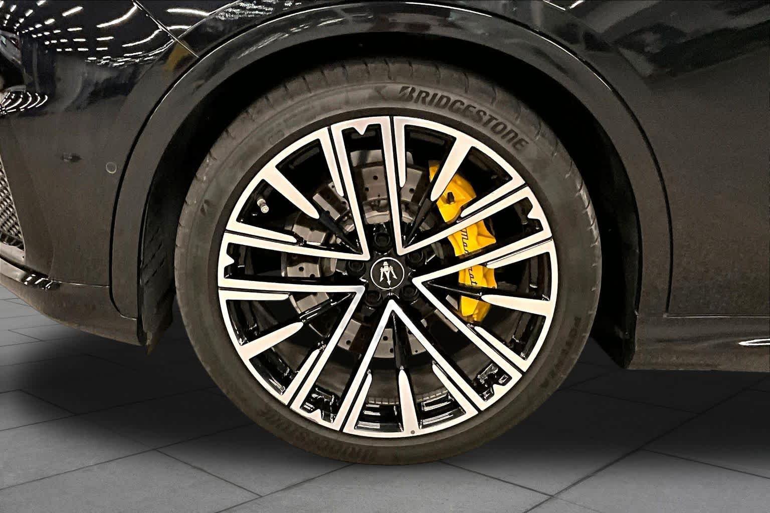 Used 2023 Maserati Grecale Trofeo AWD/4WD image 11