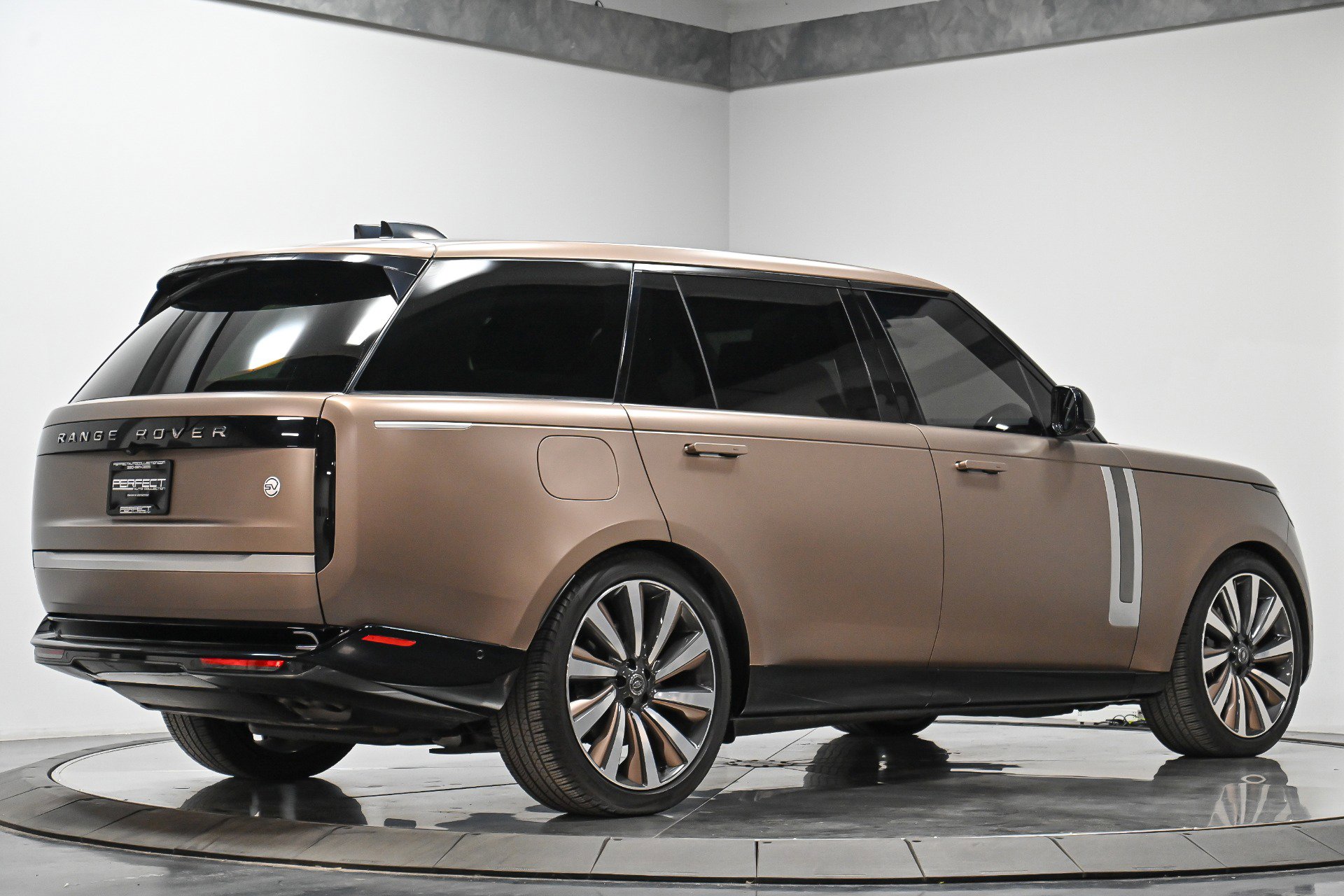 Used 2023 Land Rover Range Rover LWB SV Autobiography image 15