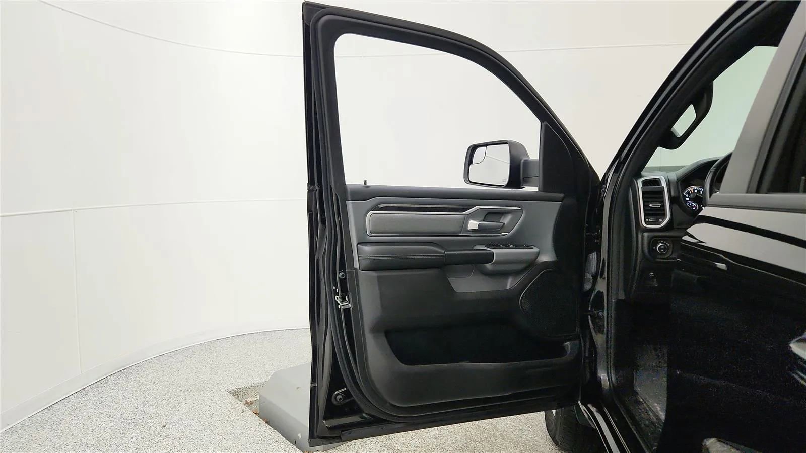 Used 2022 RAM 1500 Big Horn image 32