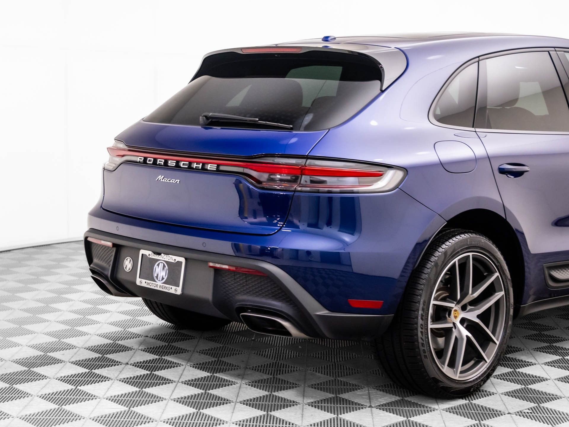 Certified 2025 Porsche Macan image 36