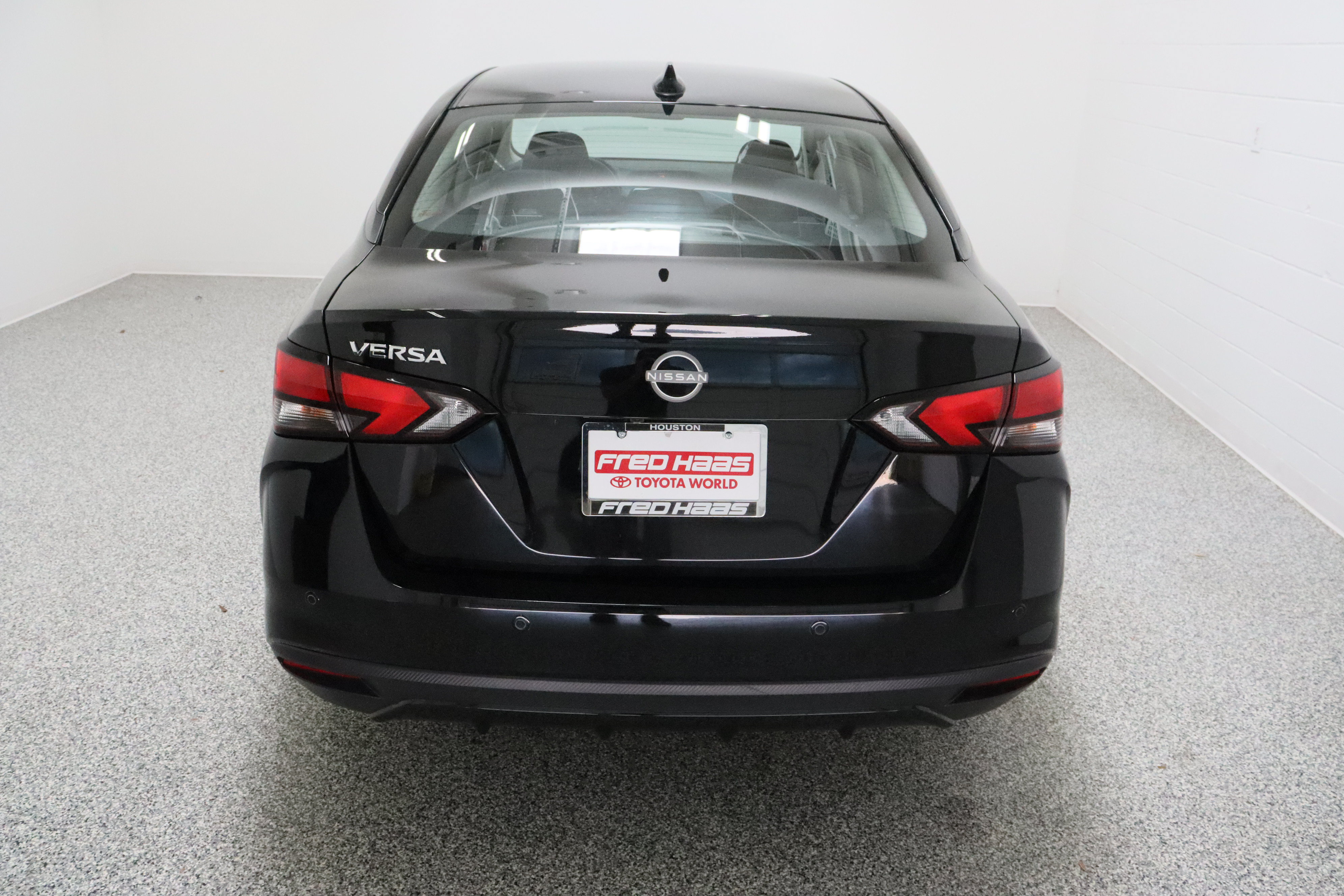 Used 2025 Nissan Versa SV FWD image 8