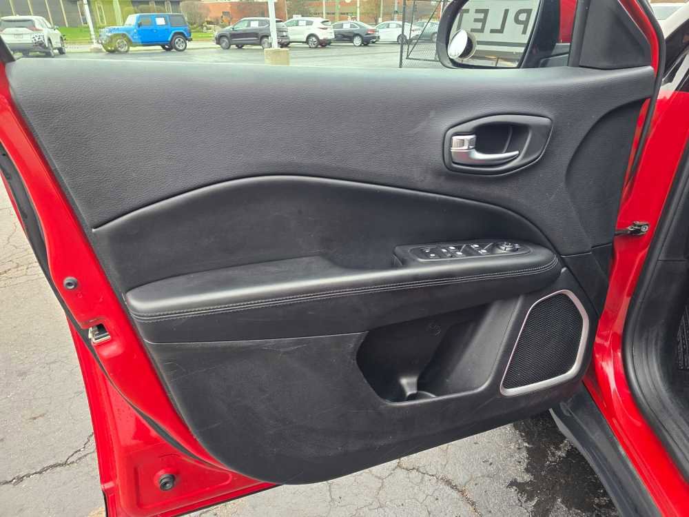 Used 2018 Jeep Compass Latitude w/ Popular Equipment Group image 11