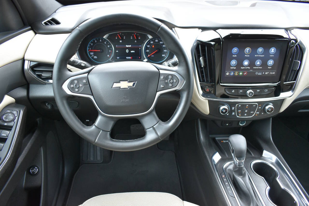 Used 2023 Chevrolet Traverse LT w/ LPO, Cargo Package AWD/4WD image 18