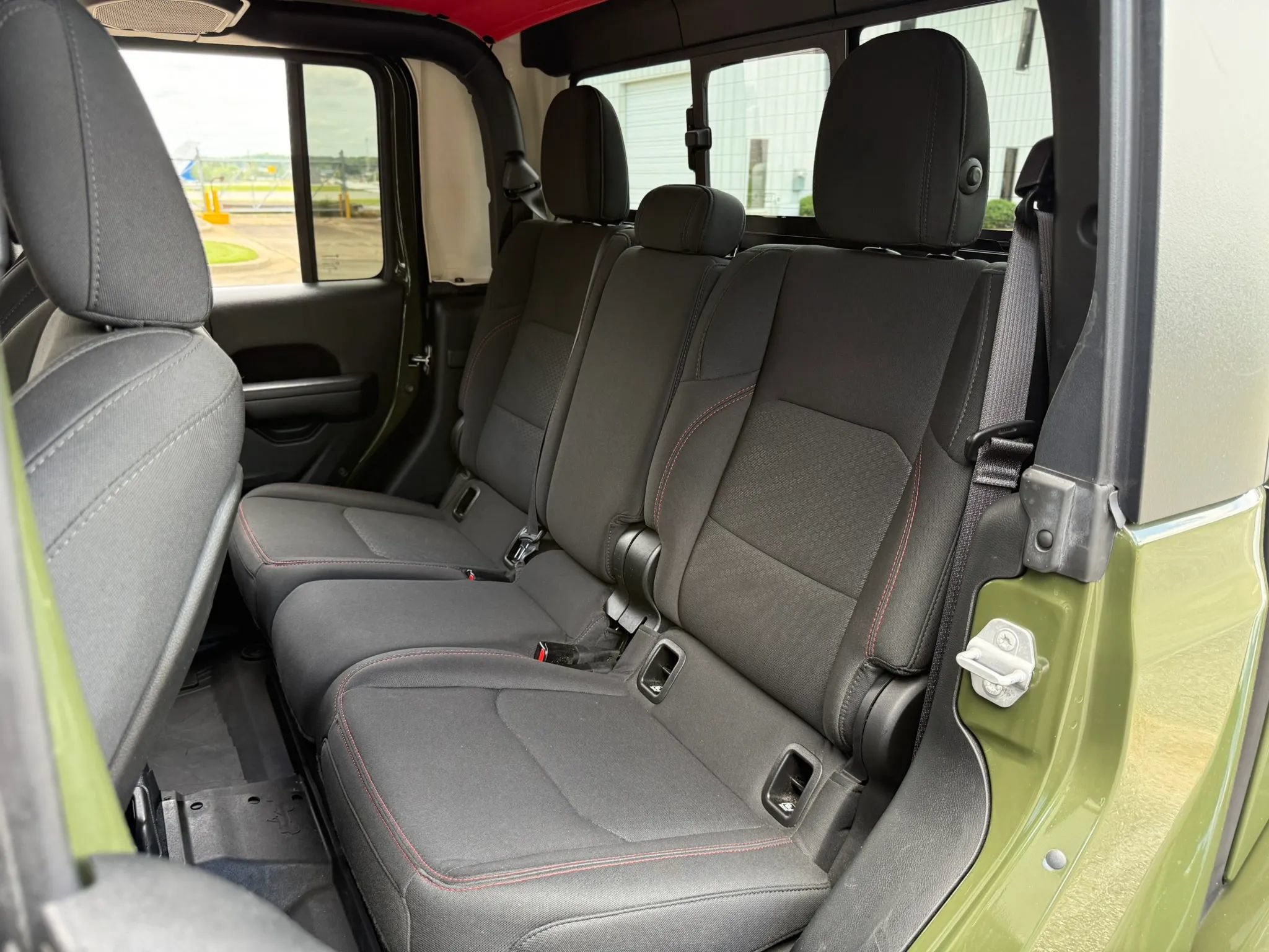 Used 2021 Jeep Gladiator Rubicon w/ Trailer Tow Package AWD/4WD image 32