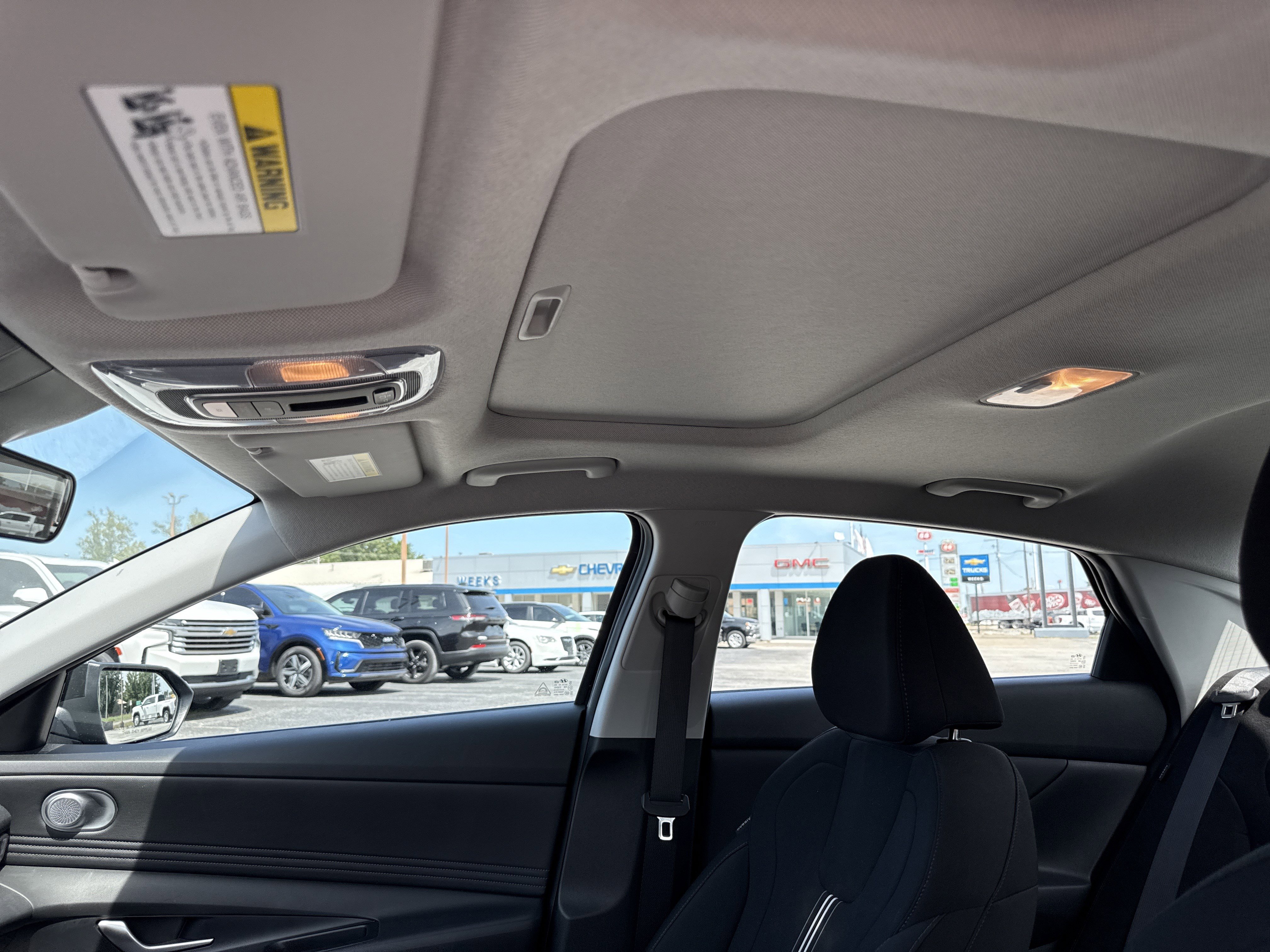 Used 2024 Hyundai Elantra SEL w/ Convenience Package image 8