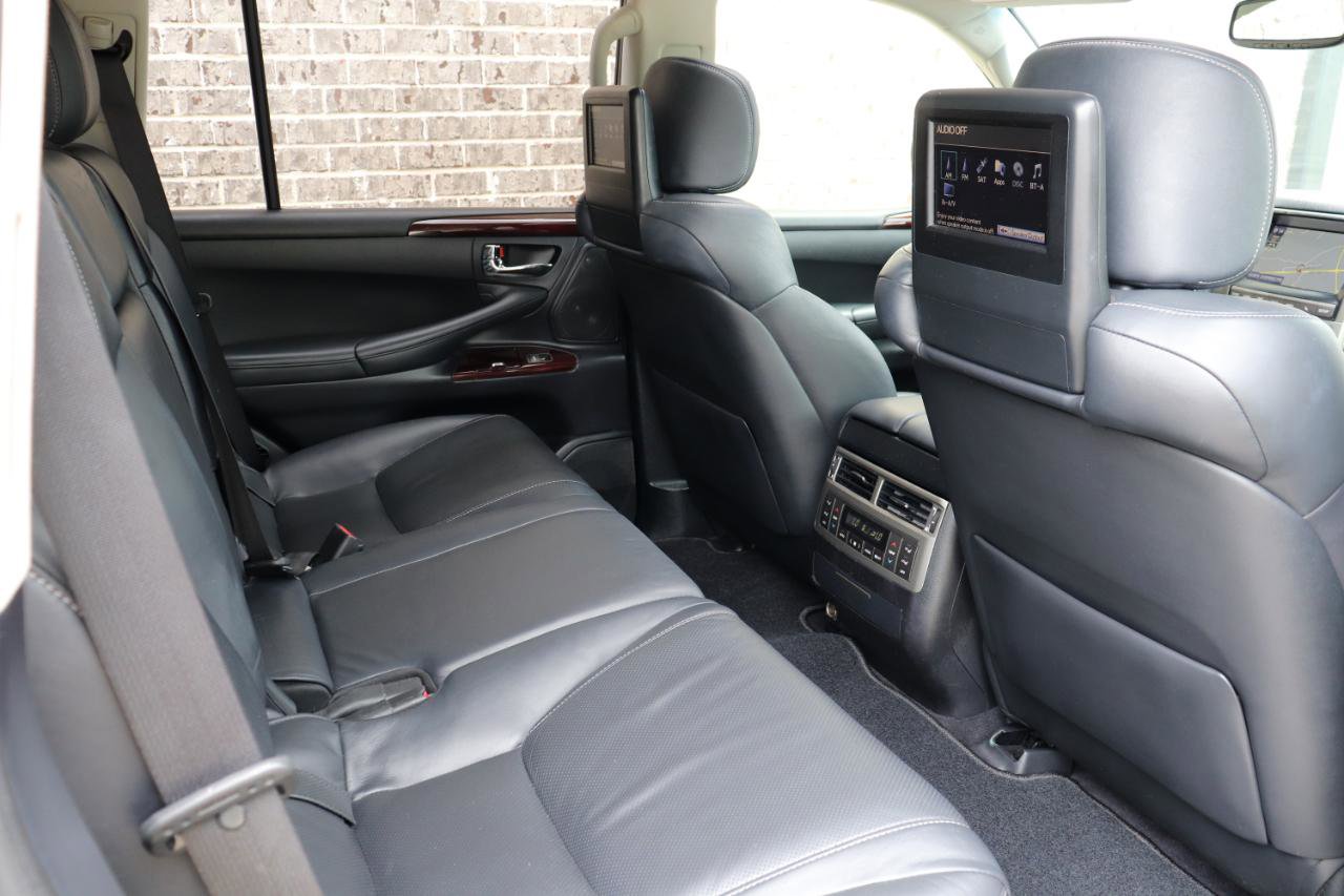 Used 2015 Lexus LX 570 4WD image 30