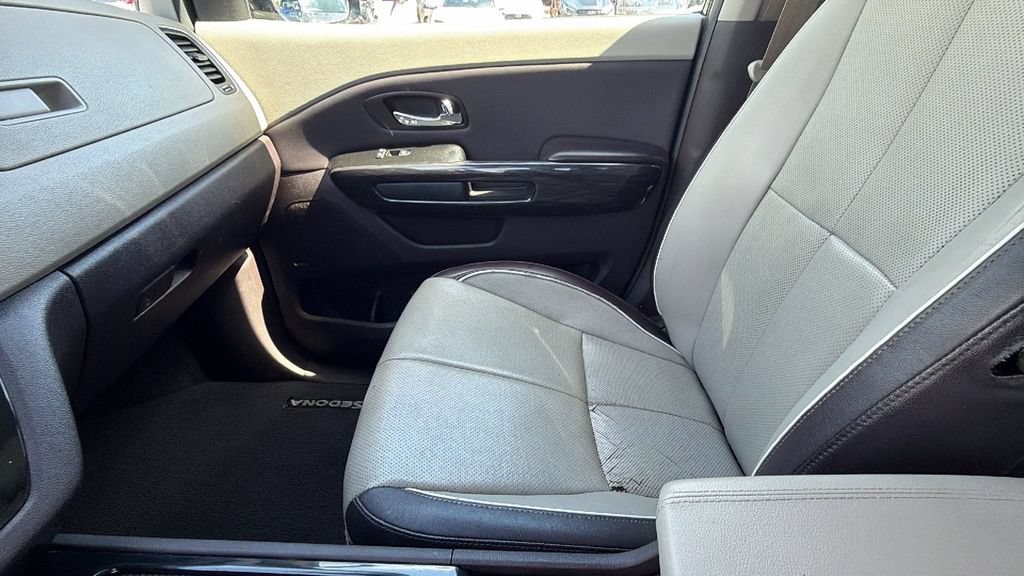 Used 2018 Kia Sedona SX Limited FWD image 21