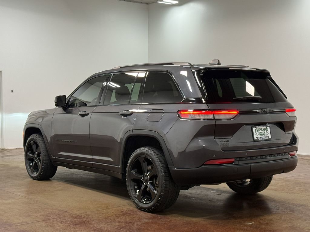 Used 2022 Jeep Grand Cherokee Altitude AWD/4WD image 5