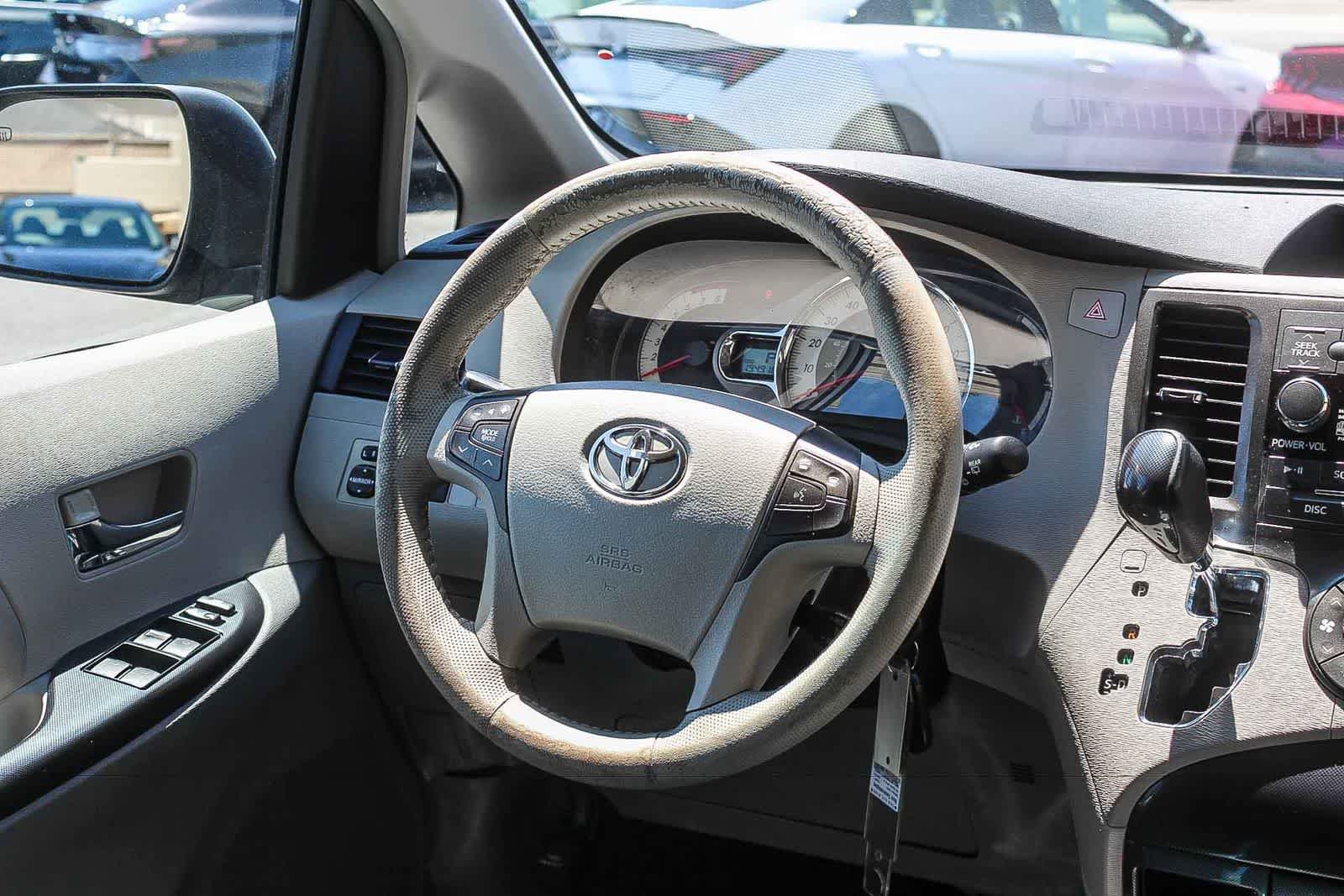 Used 2011 Toyota Sienna SE w/ Preferred Pkg FWD image 17