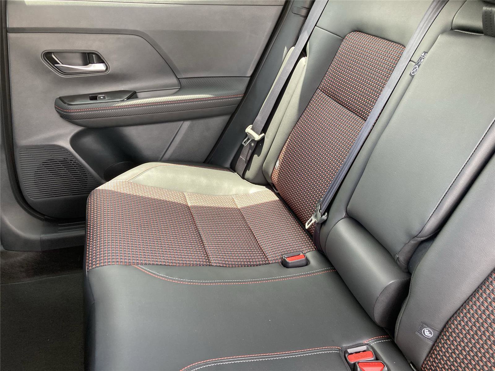 New 2025 Nissan Kicks SR w/ SR Premium Package image 32