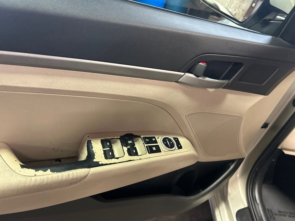 Used 2017 Hyundai Elantra SE image 24