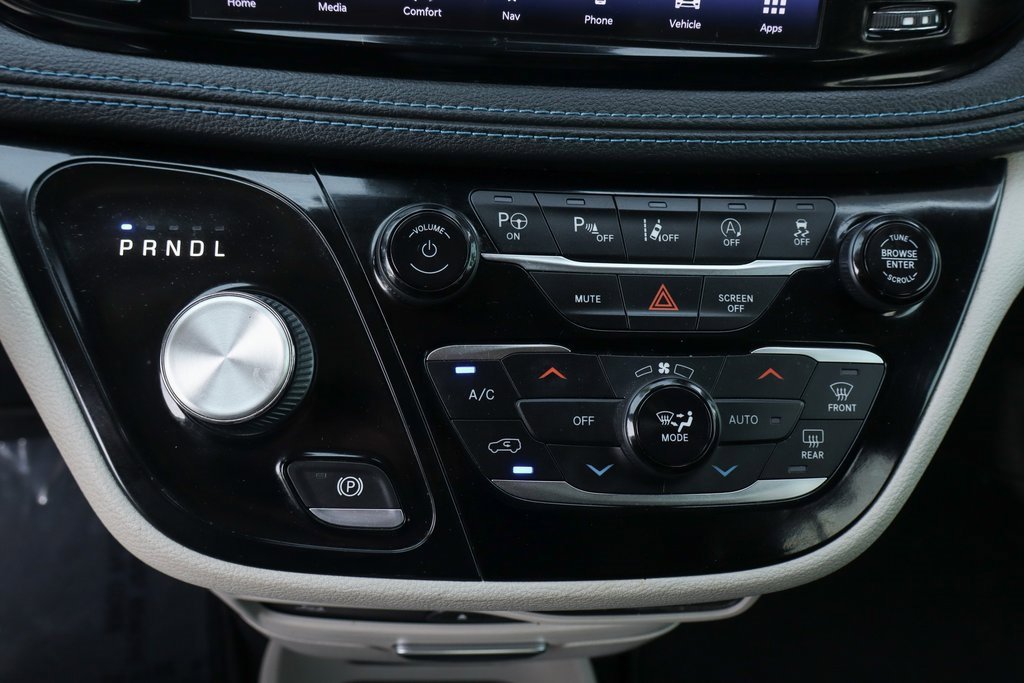 Used 2021 Chrysler Pacifica Touring-L w/ Uconnect Theater Family Group image 34