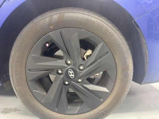 Used 2023 Hyundai Elantra SEL w/ Preferred Accessory Package image 9