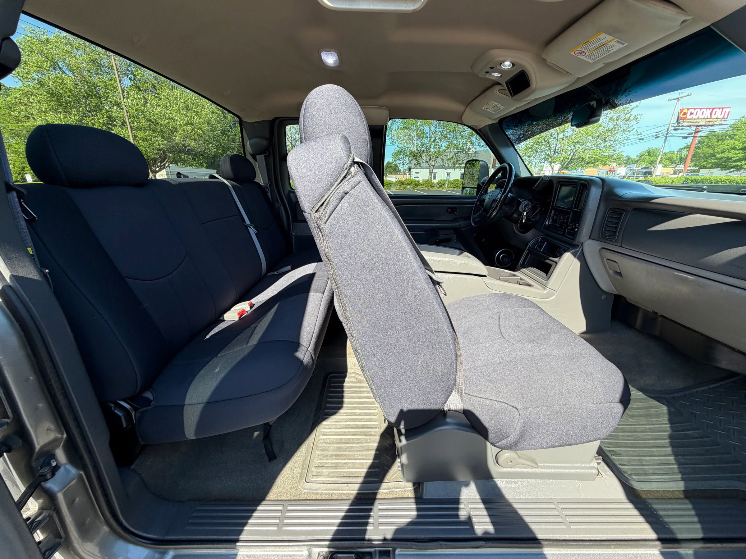 Used 2006 Chevrolet Silverado 2500 LT w/ Heavy-Duty Power Package image 21