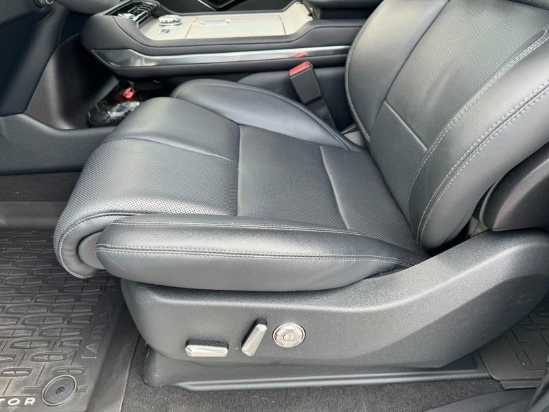 Used 2025 Lincoln Navigator L Reserve w/ Jet Appearance Package image 26