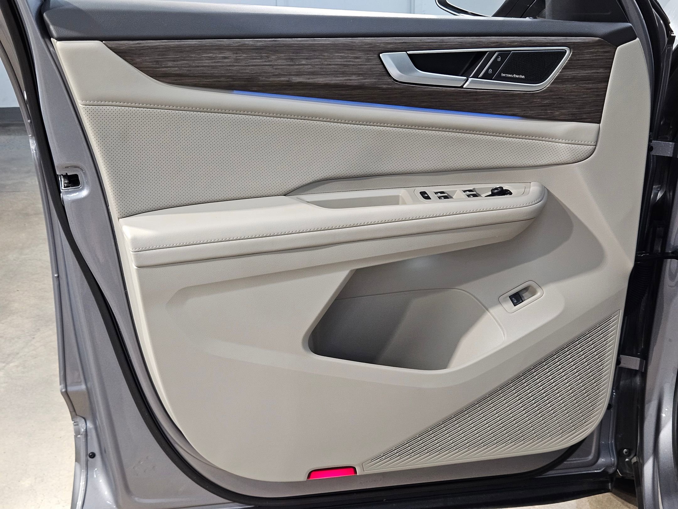 Used 2024 Volkswagen Atlas SEL Premium R-Line AWD/4WD image 20