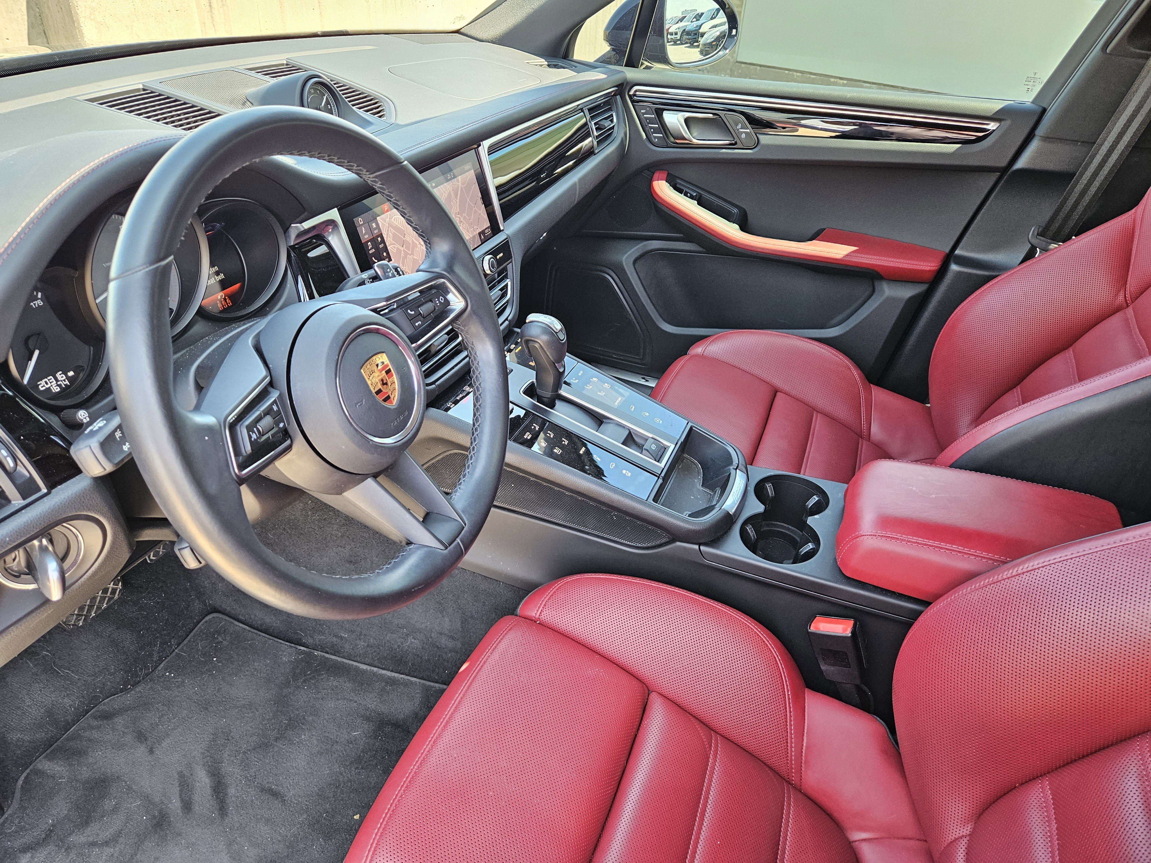 Certified 2023 Porsche Macan S image 4