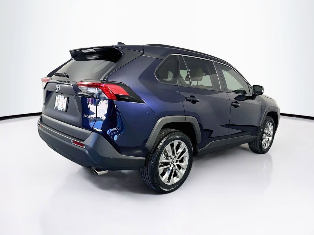 Used 2021 Toyota RAV4 XLE Premium image 10