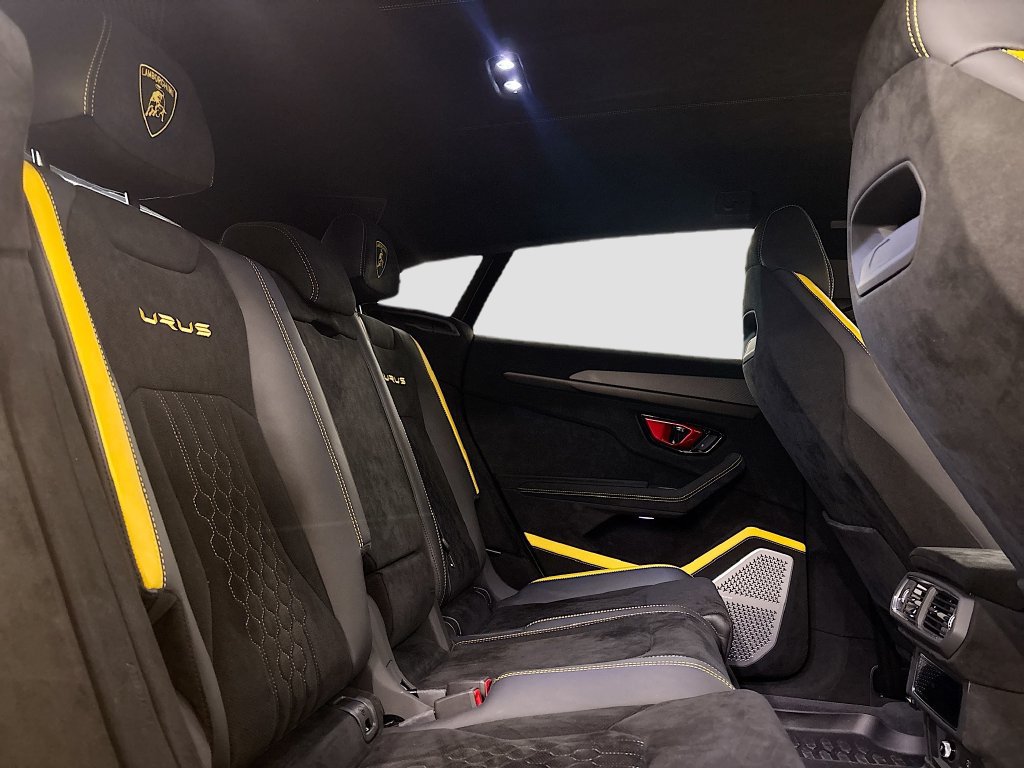 Used 2024 Lamborghini Urus Performante AWD/4WD image 16