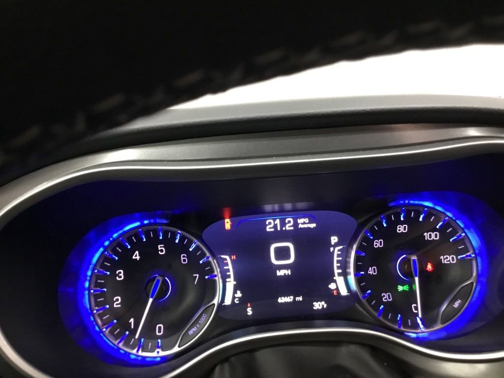 Used 2023 Chrysler Pacifica Touring-L image 37