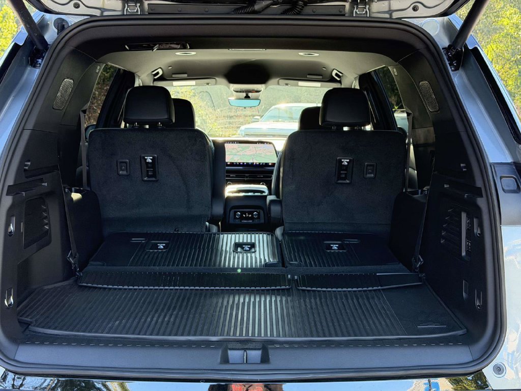 New 2027 Chevrolet Traverse RS w/ LPO, Floor Liner Package AWD/4WD image 14