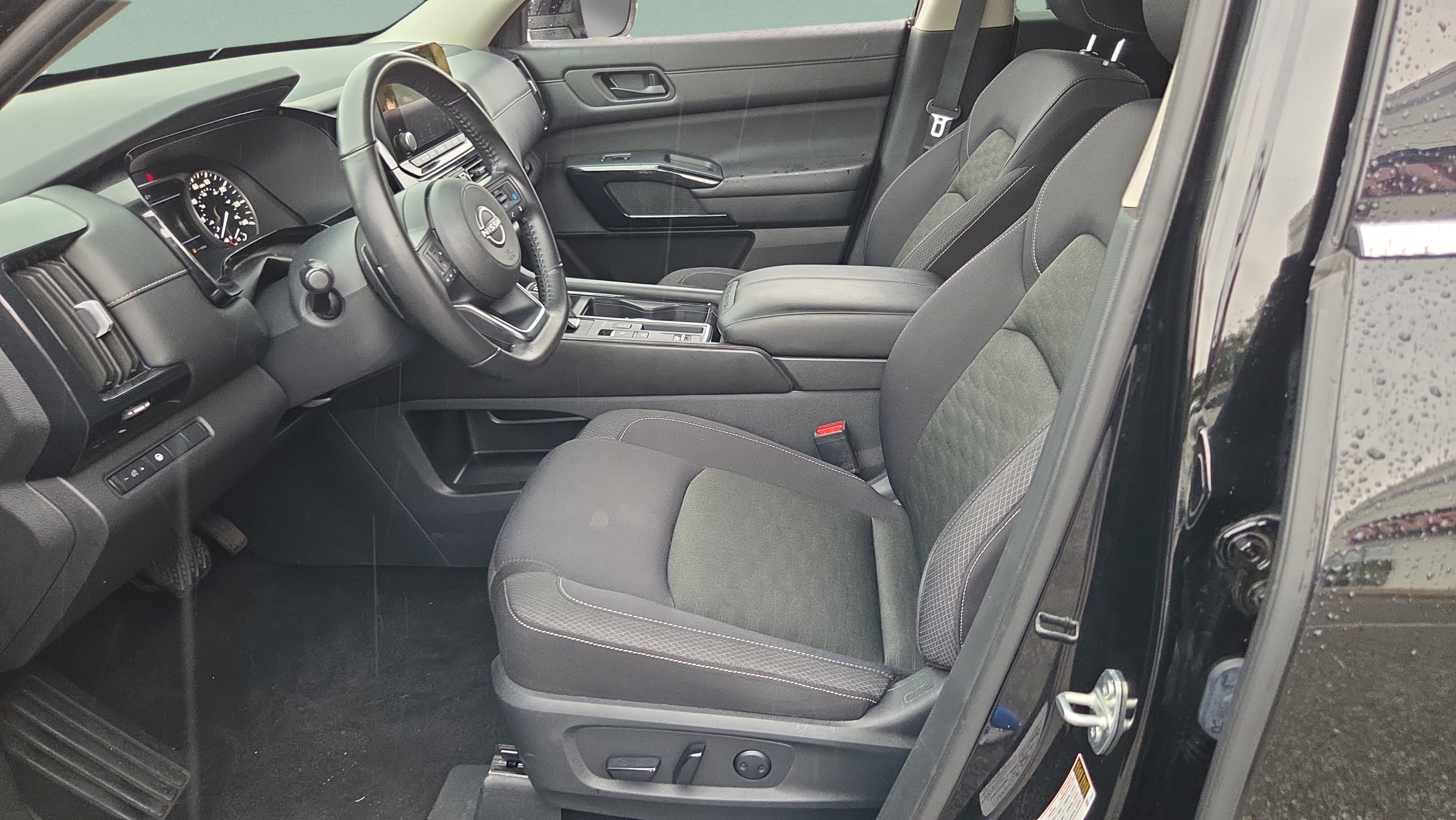 Used 2024 Nissan Pathfinder SV FWD image 10
