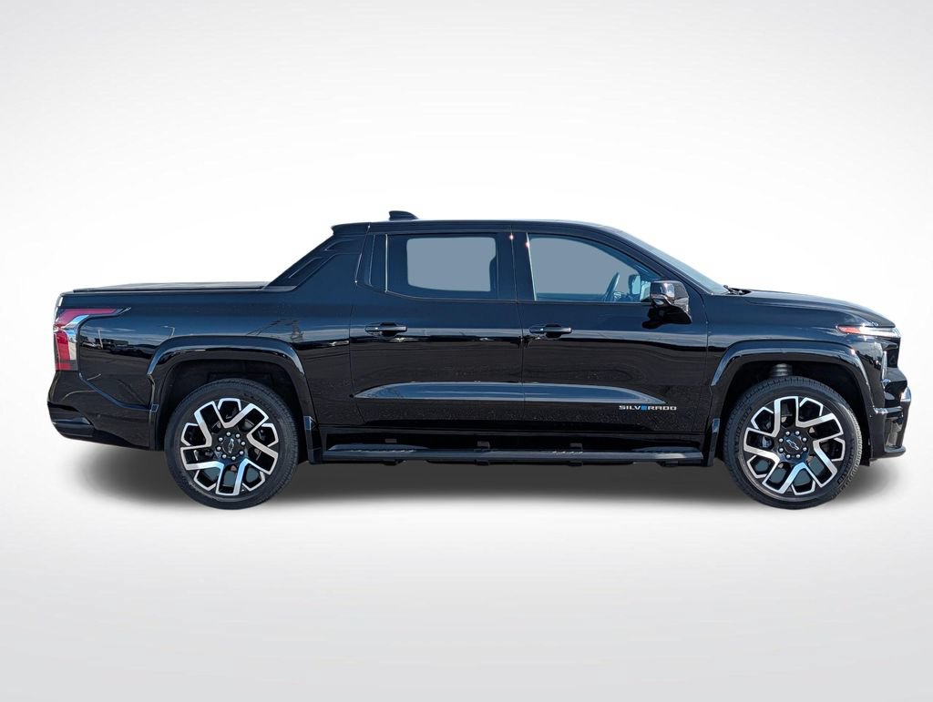 Used 2024 Chevrolet Silverado EV RST AWD/4WD image 2