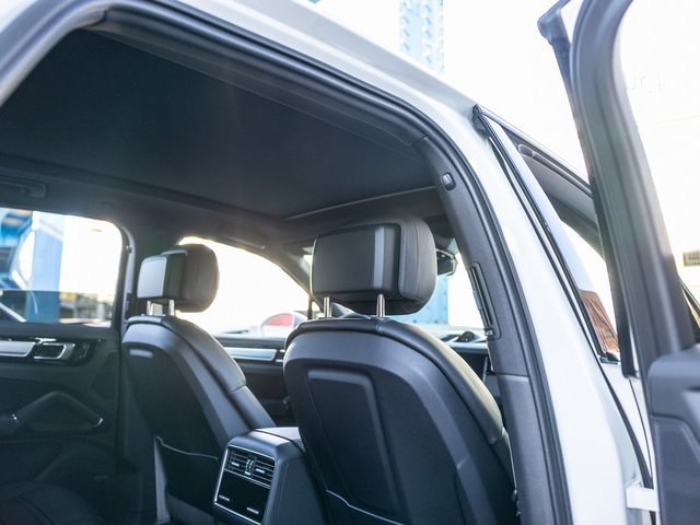 Certified 2023 Porsche Cayenne Platinum Edition w/ Premium Package Plus image 40