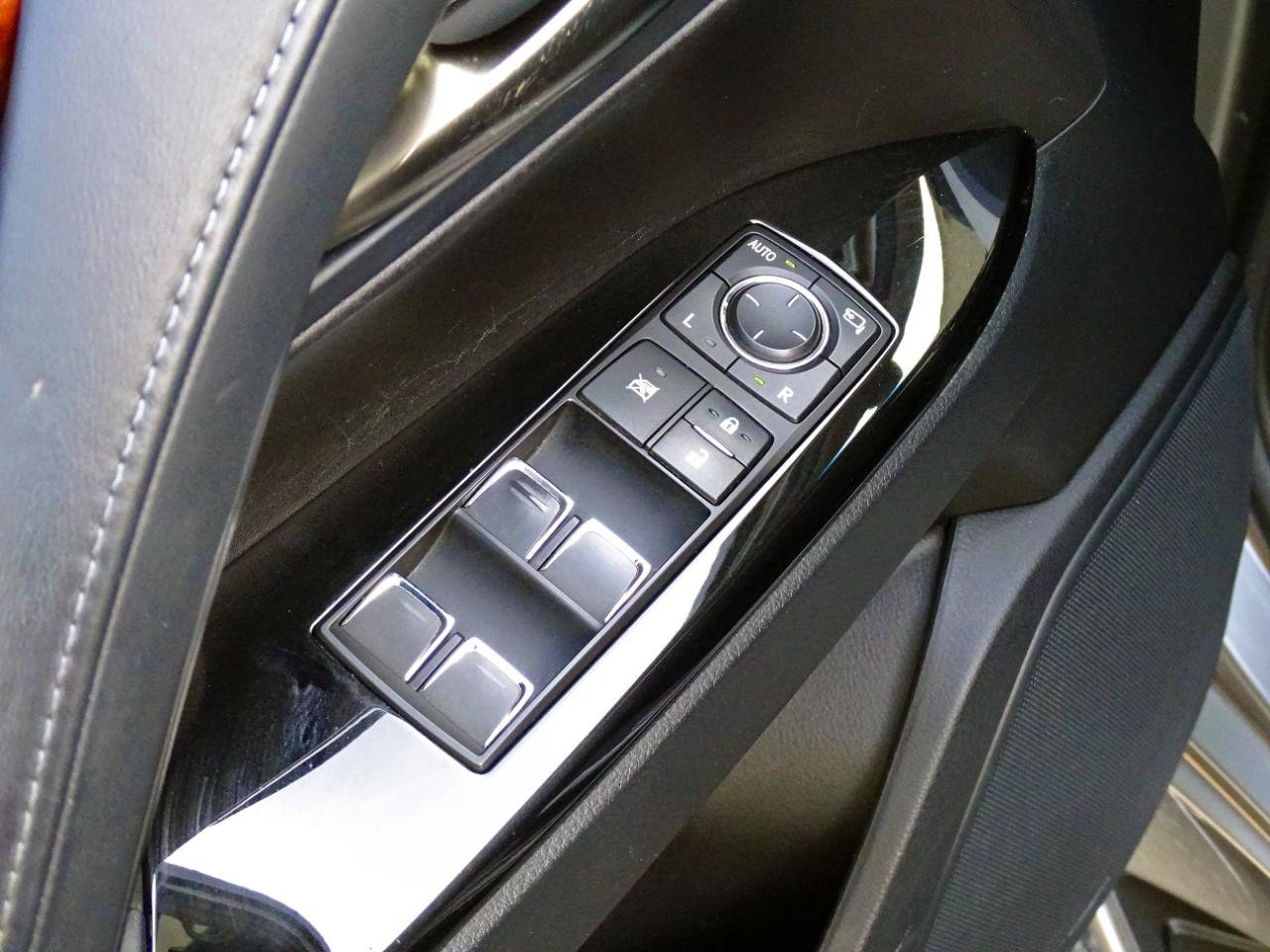 Used 2019 Lexus LX 570 4WD w/ Luxury Package image 25