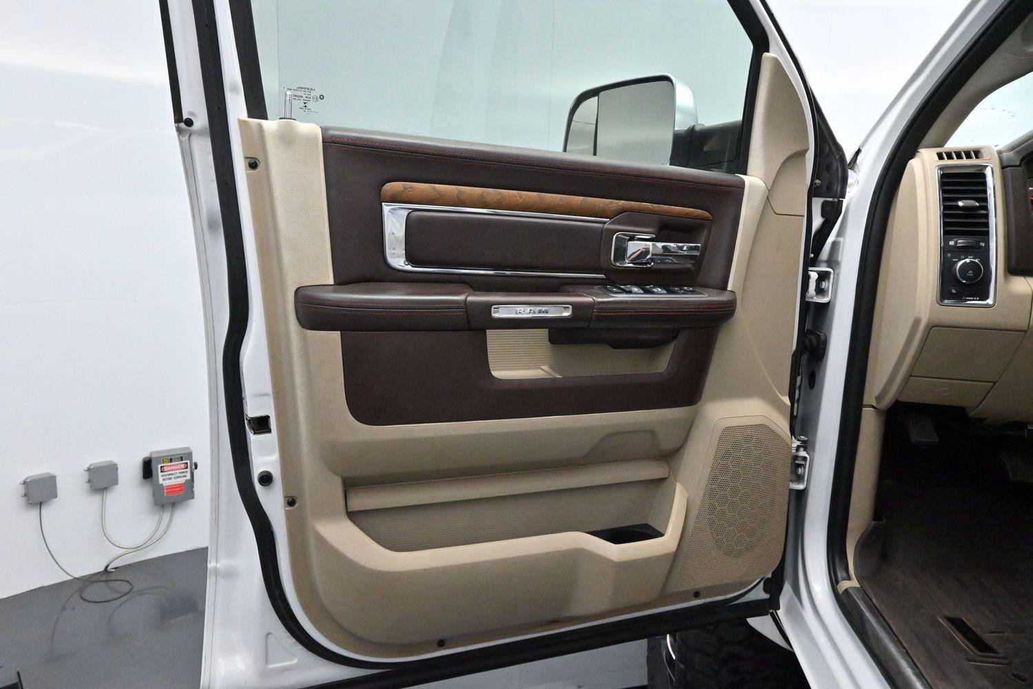 Used 2018 RAM 3500 Laramie Longhorn w/ Longhorn Southfork Package AWD/4WD image 9