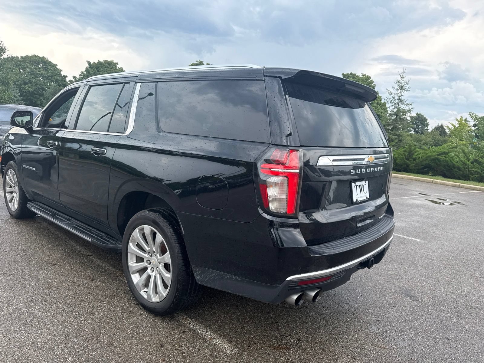 Used 2021 Chevrolet Suburban Premier AWD/4WD image 7