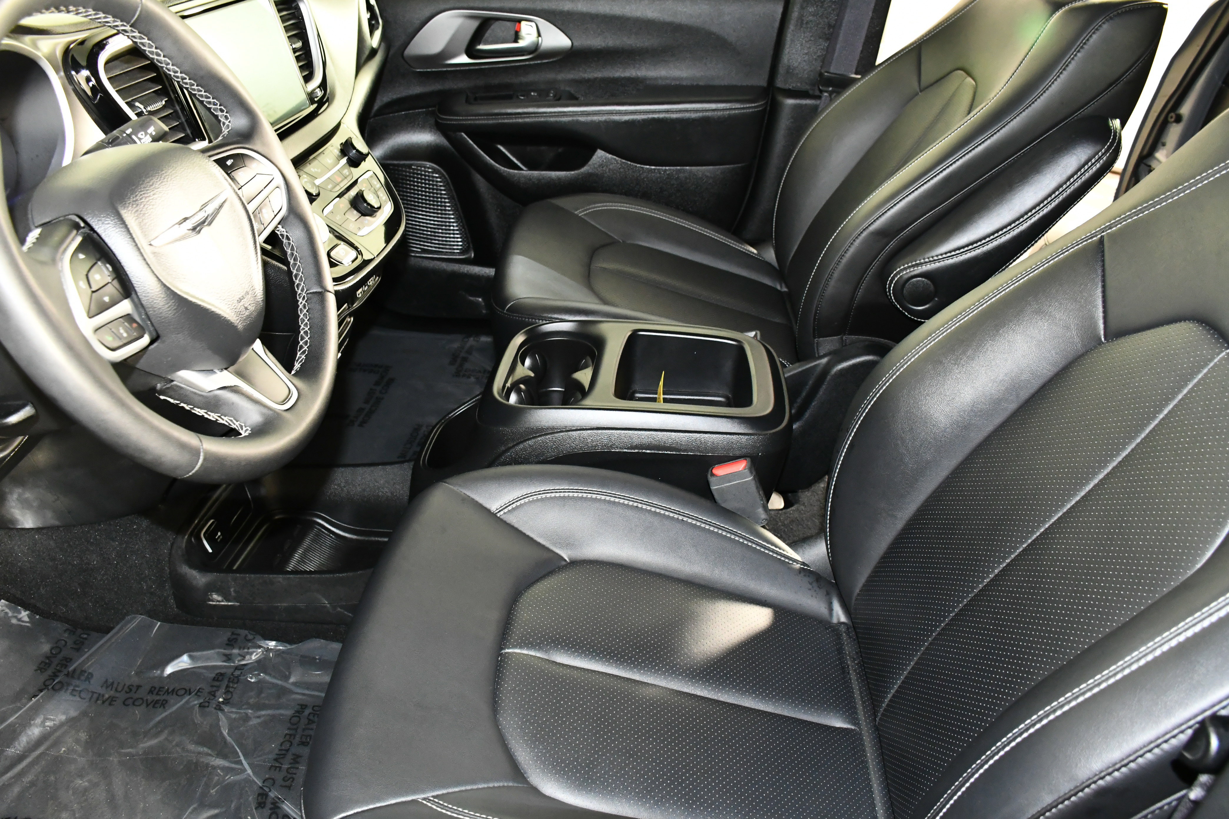 Used 2025 Chrysler Pacifica Select image 38