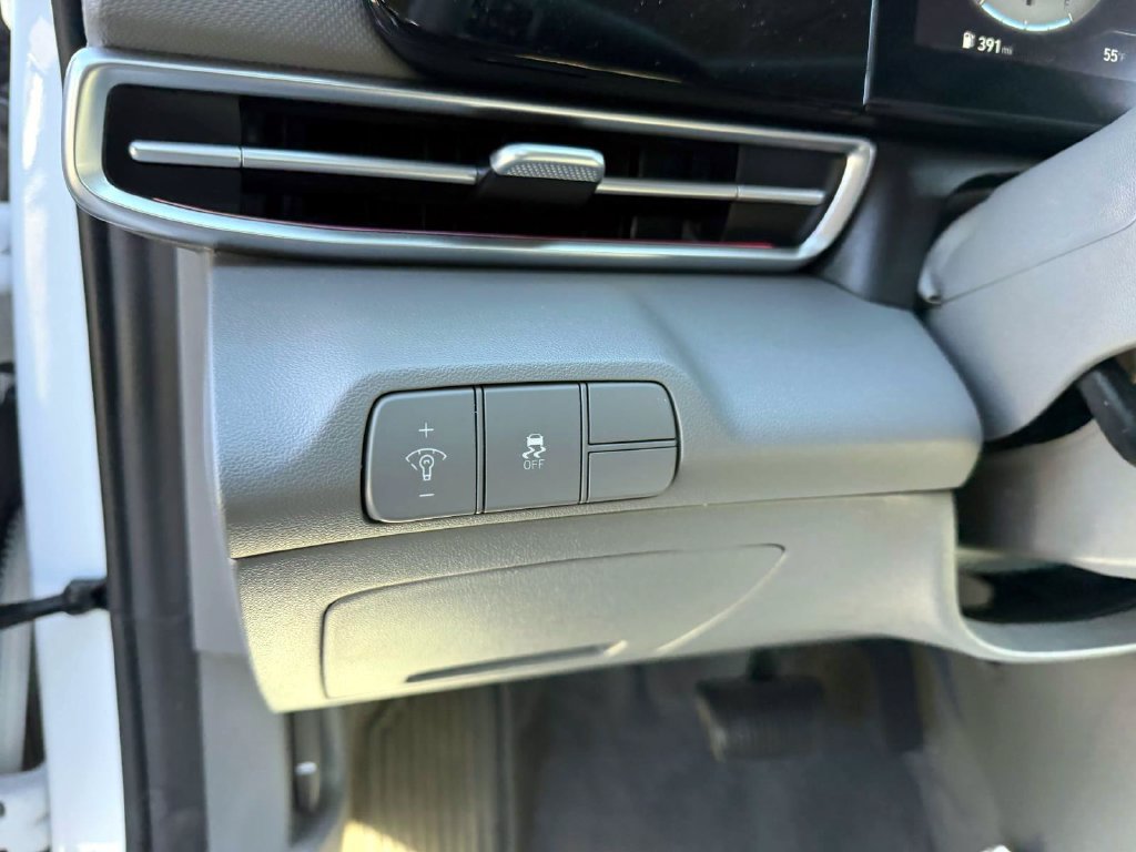 Certified 2024 Hyundai Elantra SEL FWD image 17