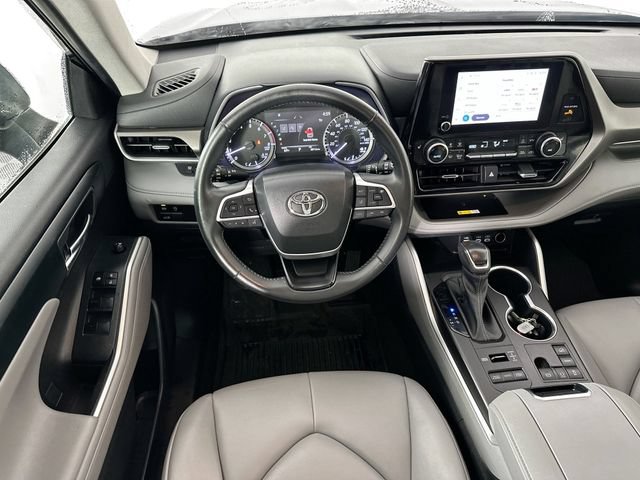 Used 2023 Toyota Highlander XLE AWD/4WD image 10